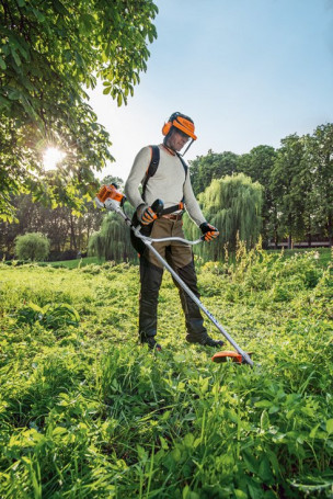 Бензиновый триммер STIHL FS 130 с двухлопастным ножом в Екатеринбурге