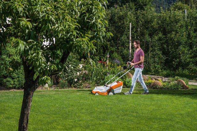 Аккумуляторная газонокосилка Stihl RMA 235 c AK 20 и AL 101 в Екатеринбурге