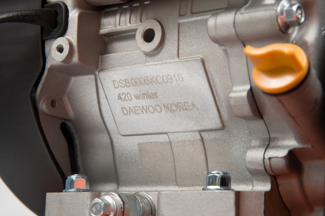 Снегоуборщик бензиновый Daewoo DAST 1590 в Екатеринбурге