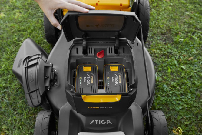 Аккумуляторная газонокосилка Stiga COMBI 753 SQ AE