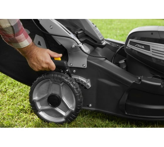 Аккумуляторная газонокосилка Stiga TWINCLIP 950 SQ AE