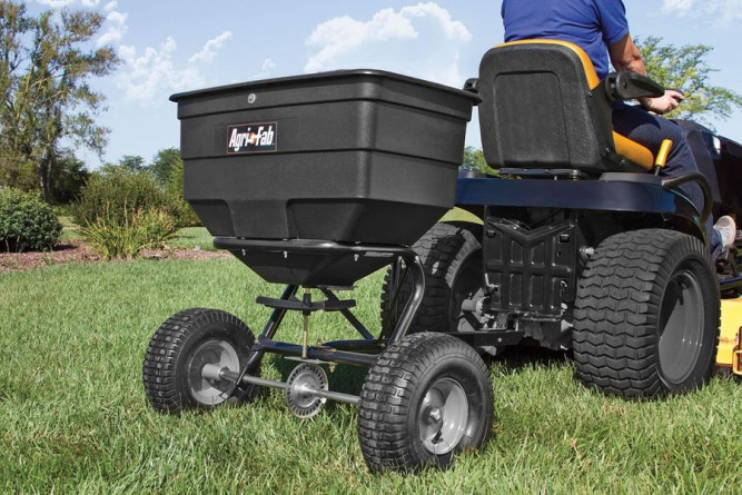 Разбрасыватель удобрений MTD прицепной, 45 кг в Екатеринбурге